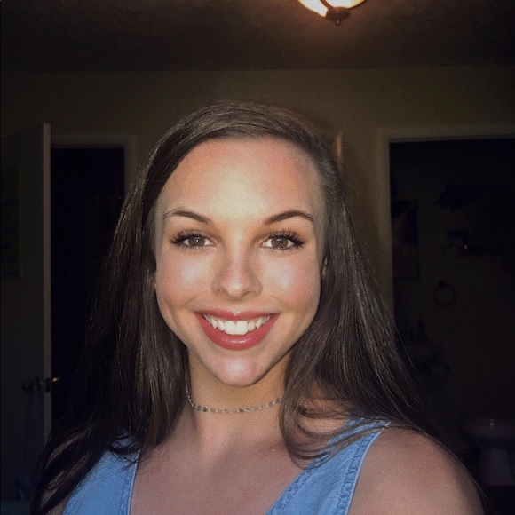 Meet your Posher, Emily - Picture 1 of 1